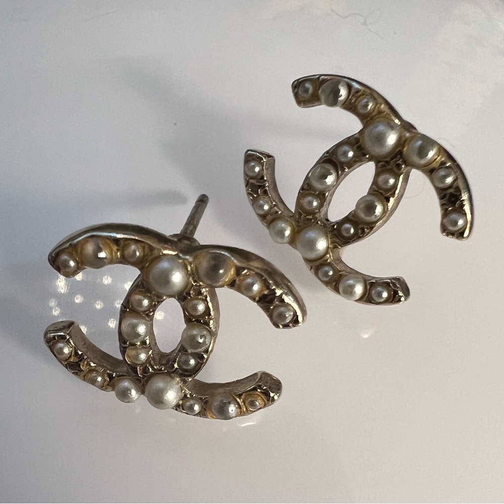 2011 Chanel Pearl CC earrings SM